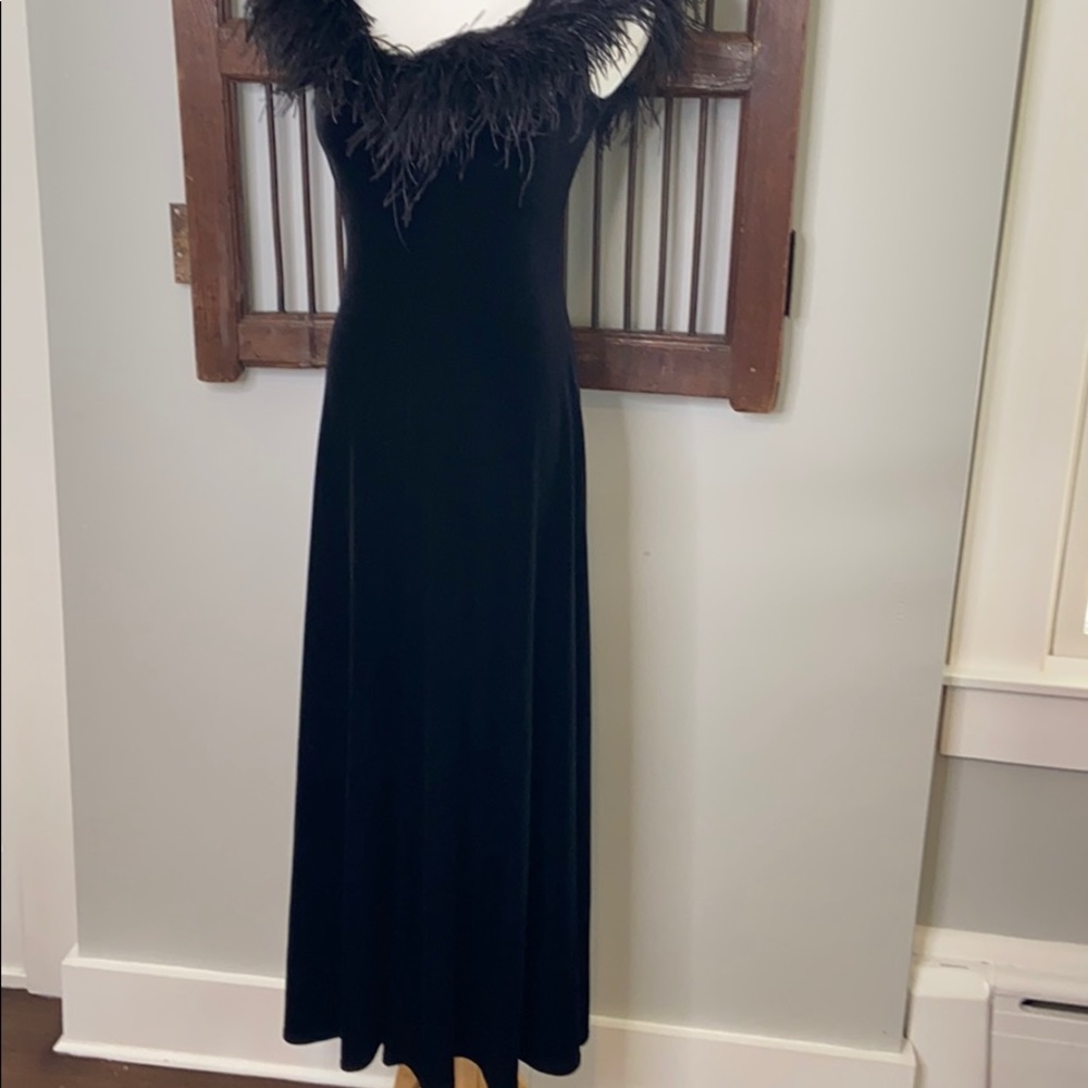 JEFFREY & DARA PETITE BLACK OSTRICH VELVET GOWN 6P - Picture 2 of 6